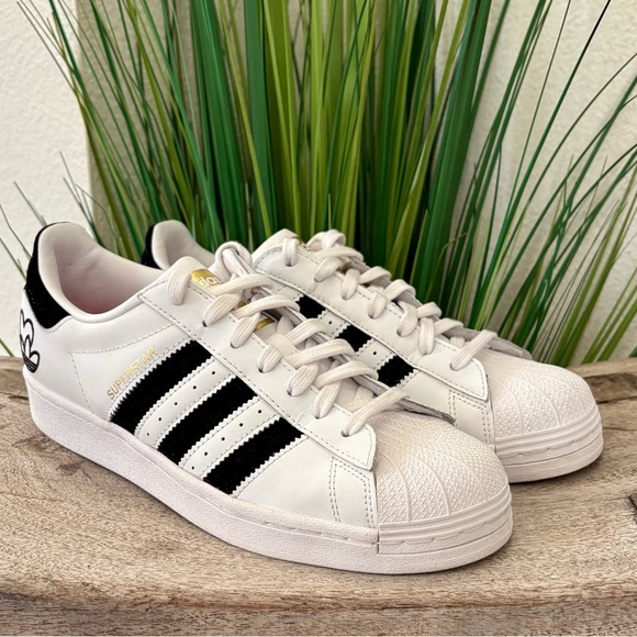 Adidas Originals Superstar Heart Logo White And Black Sneakers - Picture 5 of 14